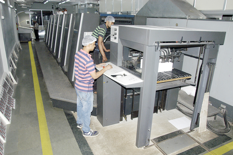Heidelberg CD 74 F-format 6 color with inline coater